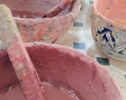 Atelier mozaïque, poterie et peinture bleu de Fès